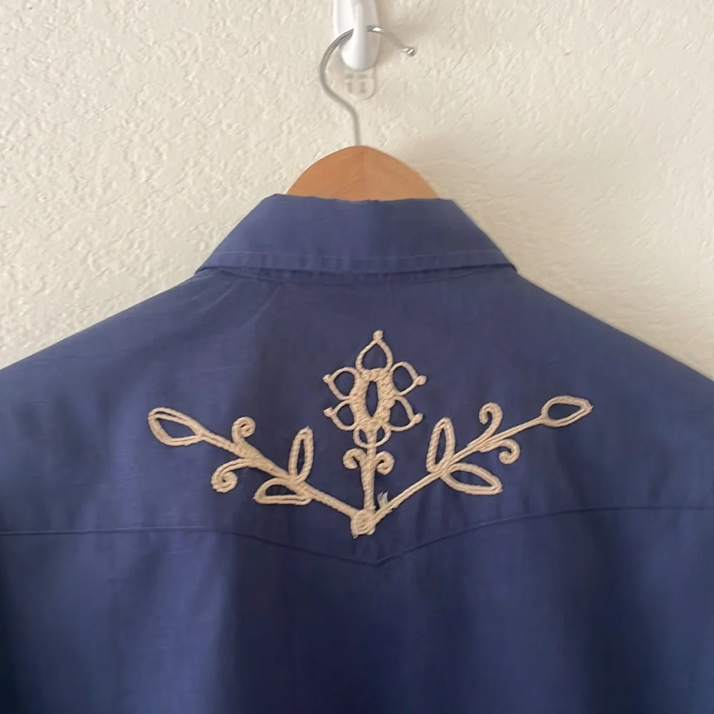 Chemise by Kennington embroidered rodeo button down - Picture 7 of 8